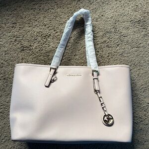 Women’s Micheal Kors Purse